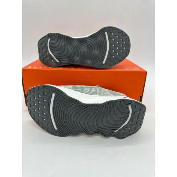 Nike Motiva Women's Size 11 Men's Size 9.5 Green Grey Athletic Shoes DV1238 006 - Picture 3 of 6